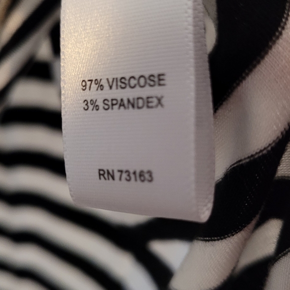 Cable and Gauge Sleeveless Hoodie - Picture 4 of 5